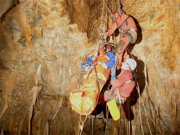 Exercice secours SSF 53 grotte du Rey - 7 novembre 2009