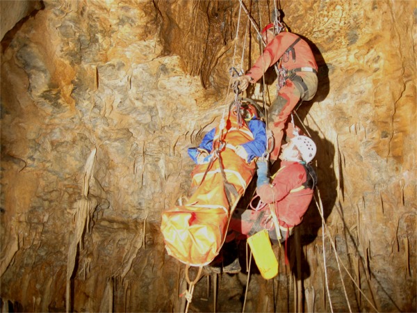 Exercice secours SSF 53 grotte du Rey - 7 novembre 2009